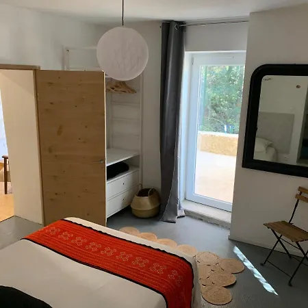 Semesterbostad Loumaset-agreable Petite Maison-garrigues De *